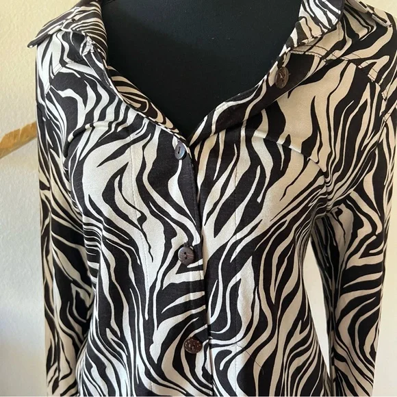 Vikki Vi Zebra Animal Print Collared Button Up Blouse Black & Cream Medium - Picture 2 of 10